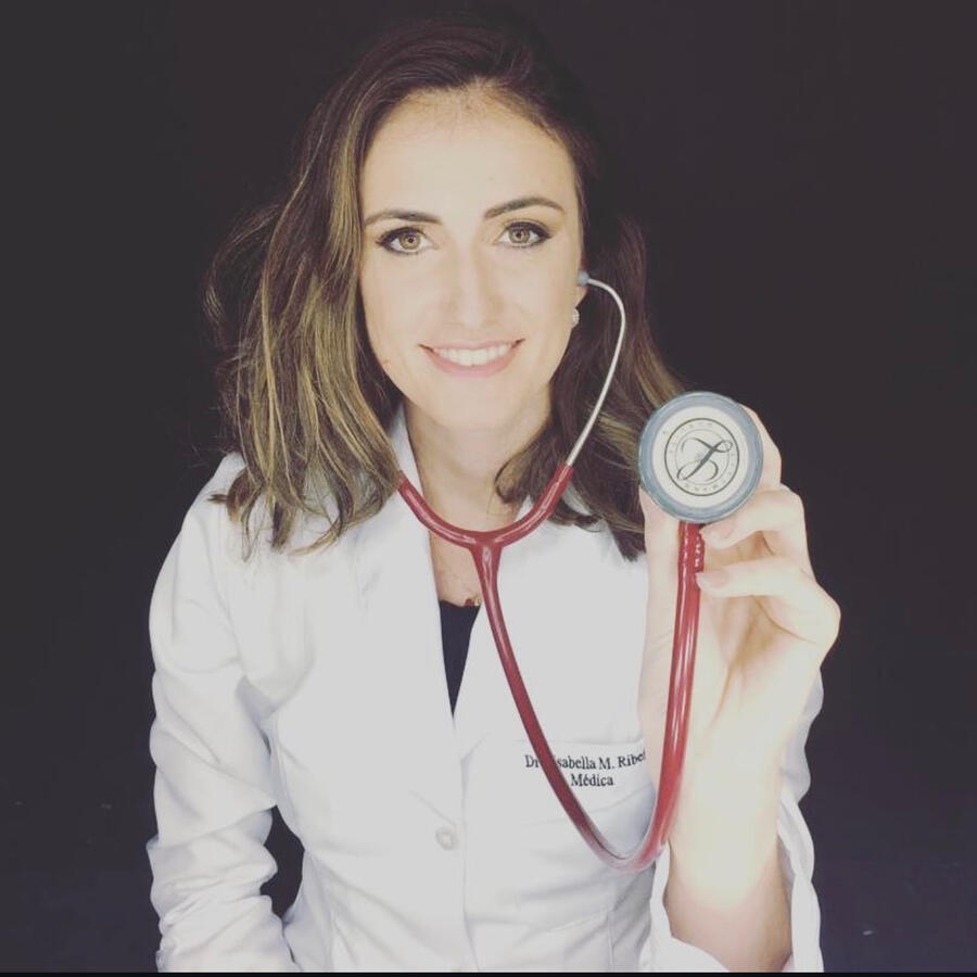 Foto da Dra. Isabella Martimbianco Ribeiro, médica infectologista atendendo em Perdizes, São Paulo